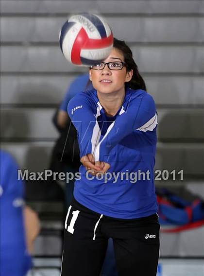 Thumbnail 1 in Northridge Academy vs. Elizabeth Learning Center (CIF LACS Small School Final) photogallery.