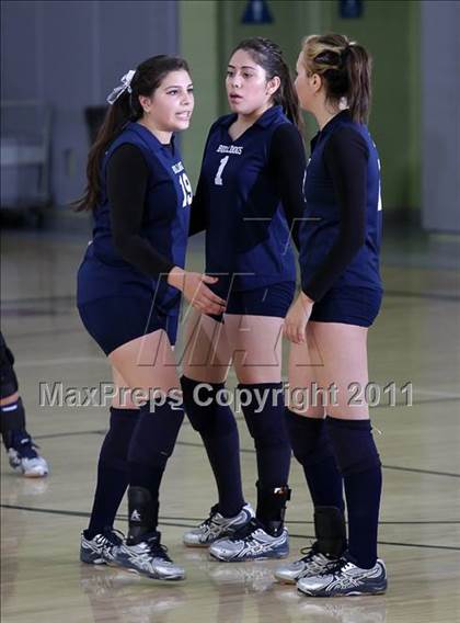 Thumbnail 3 in Northridge Academy vs. Elizabeth Learning Center (CIF LACS Small School Final) photogallery.