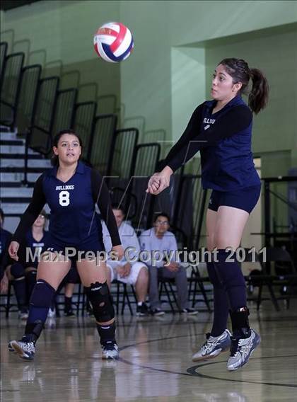 Thumbnail 2 in Northridge Academy vs. Elizabeth Learning Center (CIF LACS Small School Final) photogallery.