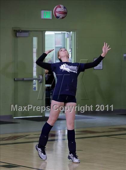Thumbnail 1 in Northridge Academy vs. Elizabeth Learning Center (CIF LACS Small School Final) photogallery.