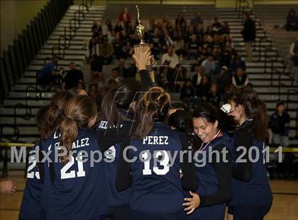 Thumbnail 1 in Northridge Academy vs. Elizabeth Learning Center (CIF LACS Small School Final) photogallery.