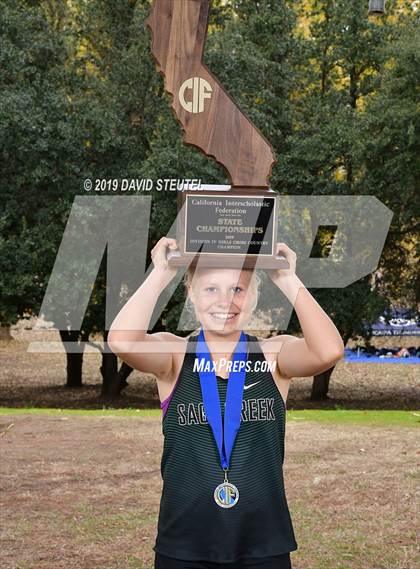Thumbnail 2 in CIF State Cross Country Championships (Girls Awards) photogallery.