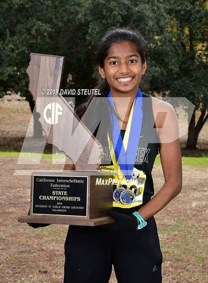 Thumbnail 2 in CIF State Cross Country Championships (Girls Awards) photogallery.