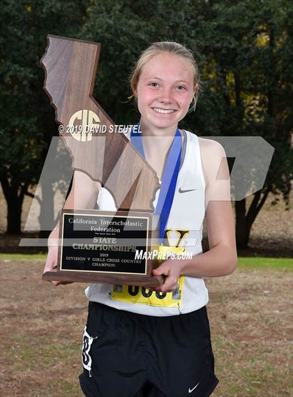 Thumbnail 3 in CIF State Cross Country Championships (Girls Awards) photogallery.