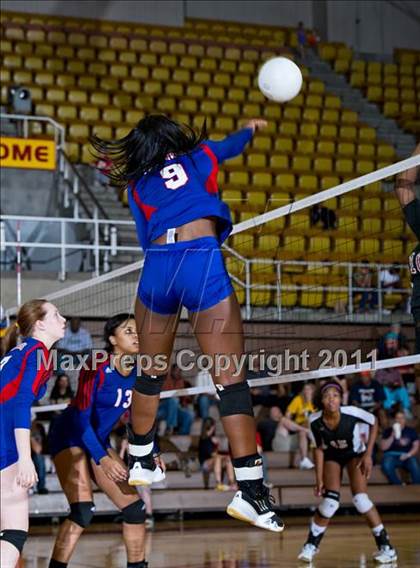 Thumbnail 2 in South Grand Prairie vs. Duncanville photogallery.