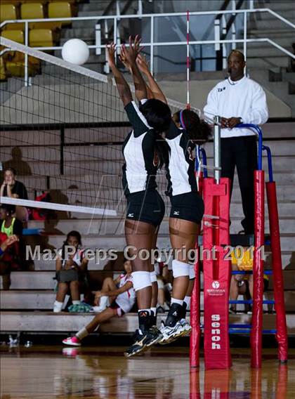 Thumbnail 1 in South Grand Prairie vs. Duncanville photogallery.