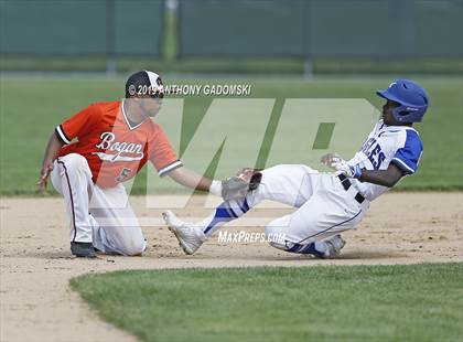 Thumbnail 1 in Bogan vs. Brooks (IHSA Regional Final) photogallery.