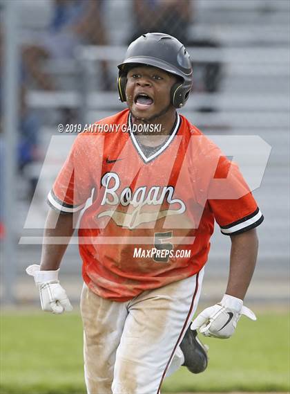 Thumbnail 1 in Bogan vs. Brooks (IHSA Regional Final) photogallery.