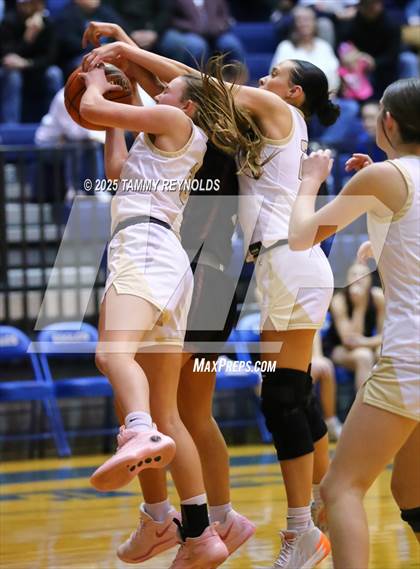 Thumbnail 3 in Perrin-Whitt vs. Saint Jo (UIL Basketball 1A D1 Region 3 Bi-District) photogallery.