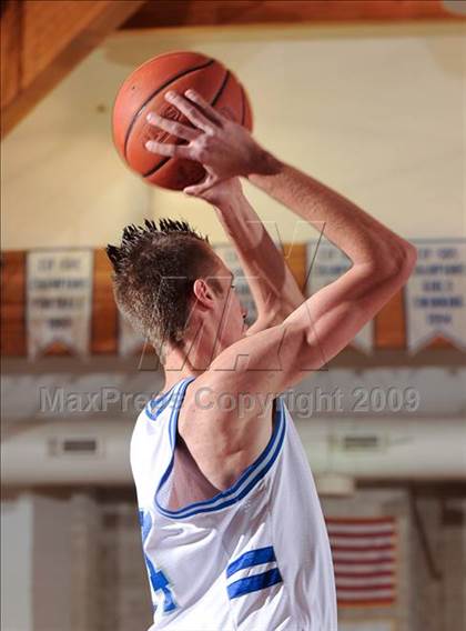 Thumbnail 3 in Rancho Bernardo vs Lincoln (MaxPreps Holiday Classic) photogallery.