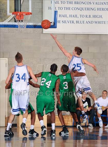 Thumbnail 3 in Rancho Bernardo vs Lincoln (MaxPreps Holiday Classic) photogallery.