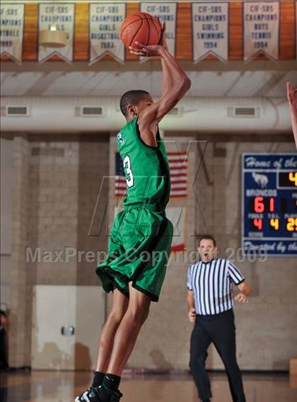 Thumbnail 1 in Rancho Bernardo vs Lincoln (MaxPreps Holiday Classic) photogallery.