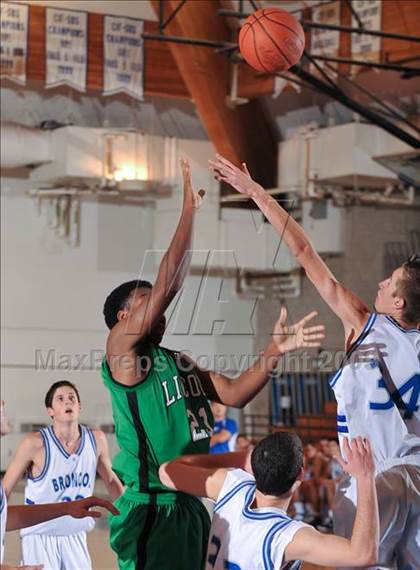 Thumbnail 3 in Rancho Bernardo vs Lincoln (MaxPreps Holiday Classic) photogallery.