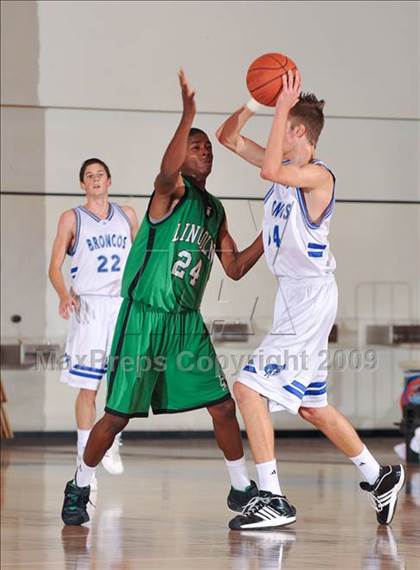 Thumbnail 2 in Rancho Bernardo vs Lincoln (MaxPreps Holiday Classic) photogallery.