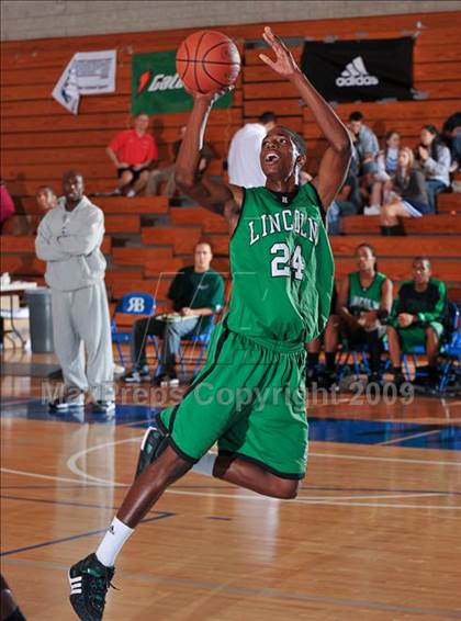 Thumbnail 2 in Rancho Bernardo vs Lincoln (MaxPreps Holiday Classic) photogallery.