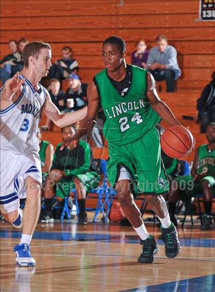 Thumbnail 2 in Rancho Bernardo vs Lincoln (MaxPreps Holiday Classic) photogallery.