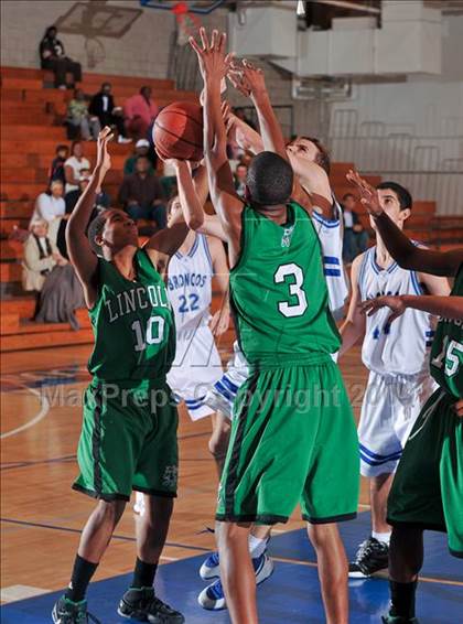 Thumbnail 3 in Rancho Bernardo vs Lincoln (MaxPreps Holiday Classic) photogallery.