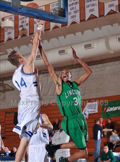 Thumbnail 1 in Rancho Bernardo vs Lincoln (MaxPreps Holiday Classic) photogallery.