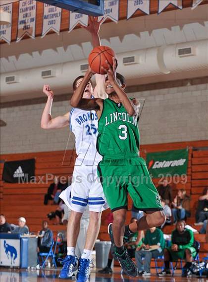 Thumbnail 2 in Rancho Bernardo vs Lincoln (MaxPreps Holiday Classic) photogallery.