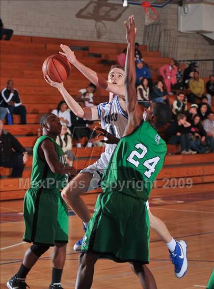 Thumbnail 3 in Rancho Bernardo vs Lincoln (MaxPreps Holiday Classic) photogallery.