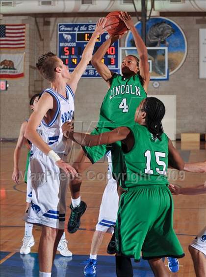 Thumbnail 2 in Rancho Bernardo vs Lincoln (MaxPreps Holiday Classic) photogallery.