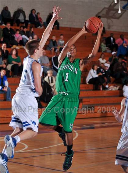 Thumbnail 3 in Rancho Bernardo vs Lincoln (MaxPreps Holiday Classic) photogallery.
