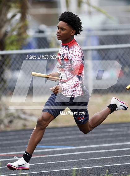 Thumbnail 1 in lewis James Invitational (4x800m) photogallery.