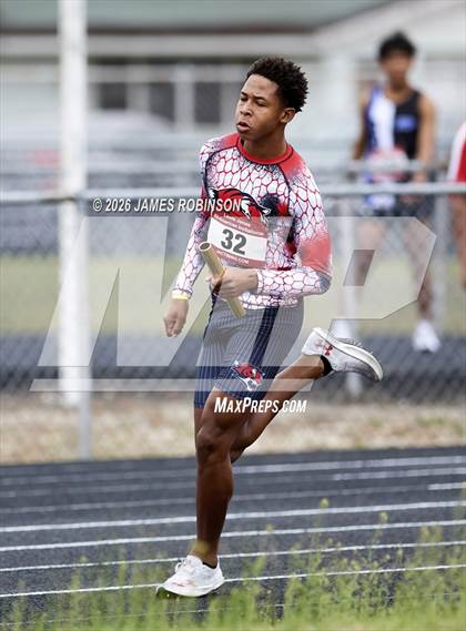 Thumbnail 3 in lewis James Invitational (4x800m) photogallery.