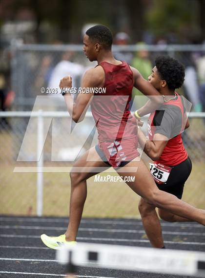 Thumbnail 1 in lewis James Invitational (4x800m) photogallery.