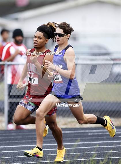 Thumbnail 3 in lewis James Invitational (4x800m) photogallery.
