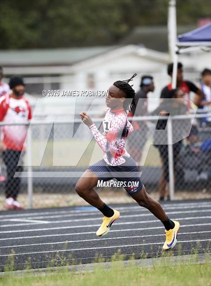 Thumbnail 3 in lewis James Invitational (4x800m) photogallery.