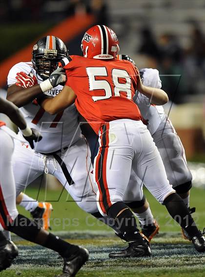 Thumbnail 3 in Opelika vs. Hoover (AHSAA 6A Final) photogallery.
