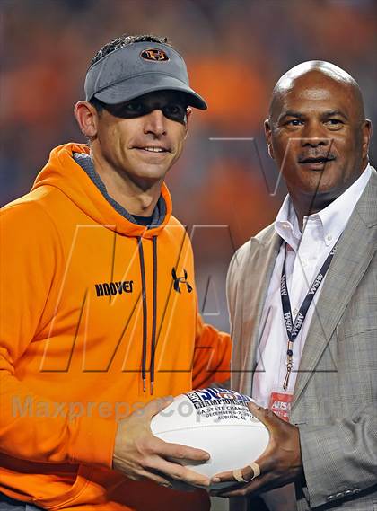 Thumbnail 3 in Opelika vs. Hoover (AHSAA 6A Final) photogallery.