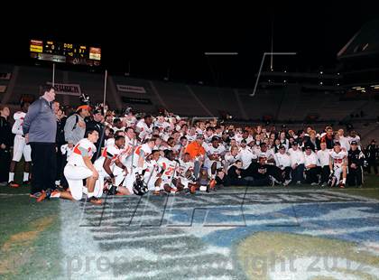 Thumbnail 2 in Opelika vs. Hoover (AHSAA 6A Final) photogallery.
