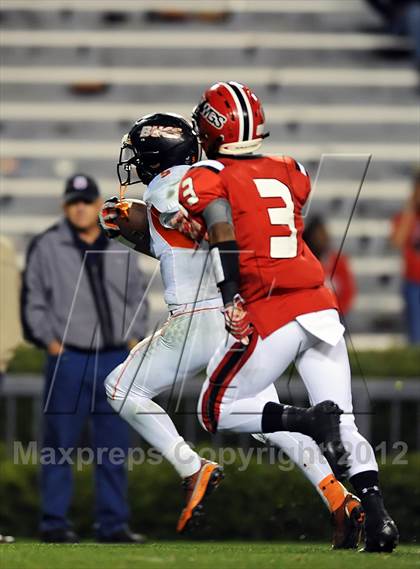 Thumbnail 1 in Opelika vs. Hoover (AHSAA 6A Final) photogallery.