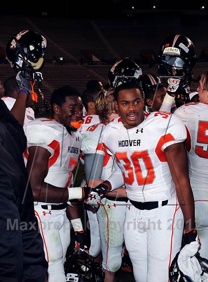 Thumbnail 2 in Opelika vs. Hoover (AHSAA 6A Final) photogallery.