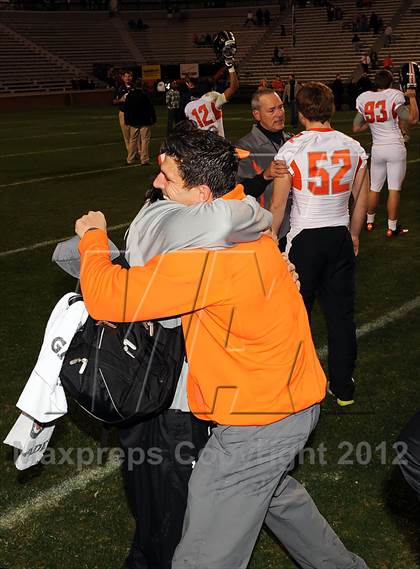 Thumbnail 1 in Opelika vs. Hoover (AHSAA 6A Final) photogallery.
