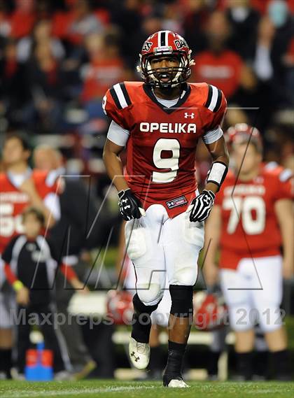 Thumbnail 1 in Opelika vs. Hoover (AHSAA 6A Final) photogallery.