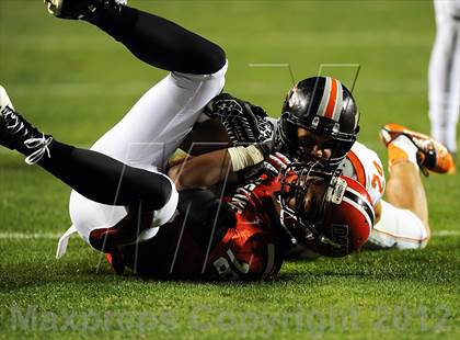Thumbnail 3 in Opelika vs. Hoover (AHSAA 6A Final) photogallery.