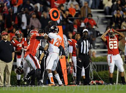 Thumbnail 3 in Opelika vs. Hoover (AHSAA 6A Final) photogallery.