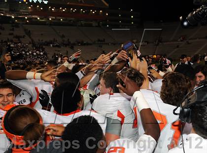 Thumbnail 3 in Opelika vs. Hoover (AHSAA 6A Final) photogallery.