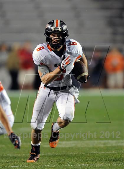 Thumbnail 2 in Opelika vs. Hoover (AHSAA 6A Final) photogallery.