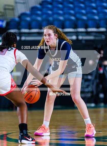 Thumbnail 2 in Union vs. Glacier Peak (WIAA 4A Round of 12) photogallery.