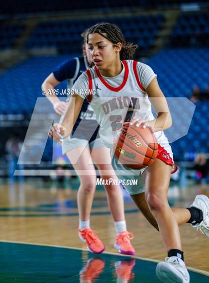 Thumbnail 2 in Union vs. Glacier Peak (WIAA 4A Round of 12) photogallery.
