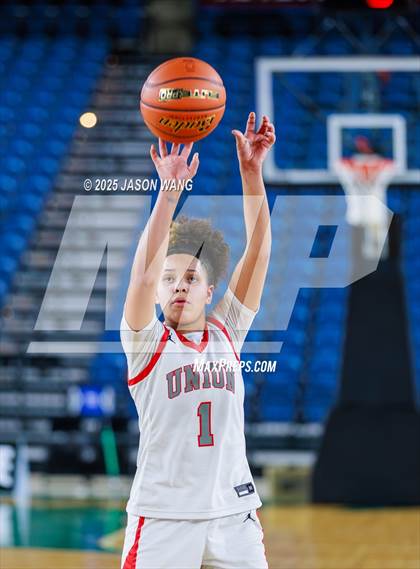 Thumbnail 1 in Union vs. Glacier Peak (WIAA 4A Round of 12) photogallery.