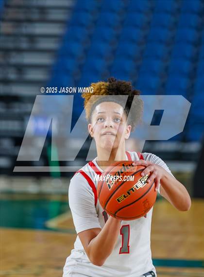 Thumbnail 2 in Union vs. Glacier Peak (WIAA 4A Round of 12) photogallery.