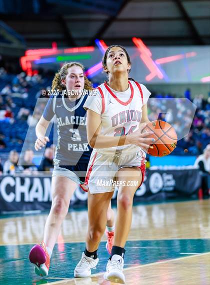 Thumbnail 2 in Union vs. Glacier Peak (WIAA 4A Round of 12) photogallery.