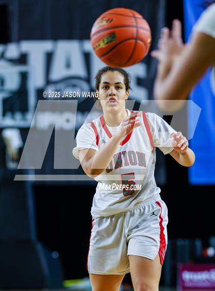Thumbnail 1 in Union vs. Glacier Peak (WIAA 4A Round of 12) photogallery.