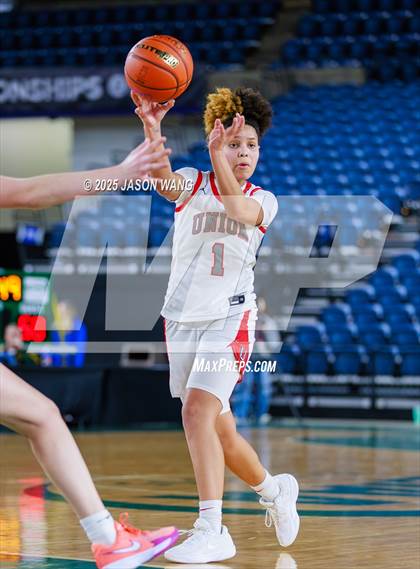 Thumbnail 3 in Union vs. Glacier Peak (WIAA 4A Round of 12) photogallery.