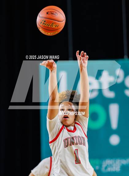 Thumbnail 1 in Union vs. Glacier Peak (WIAA 4A Round of 12) photogallery.